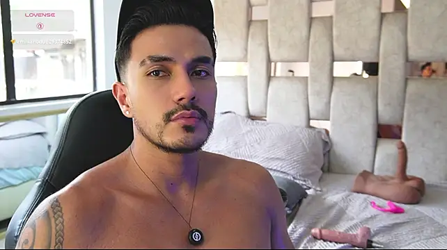 aaron_bolt stripchat live cam model
