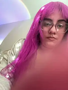 raynaaria stripchat live cam model