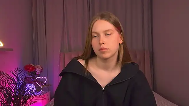 MelissaLowson stripchat live cam model
