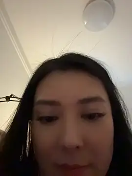 Yueyue181 stripchat live cam model