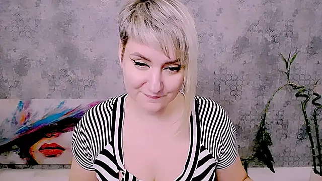 Djullia stripchat live cam model