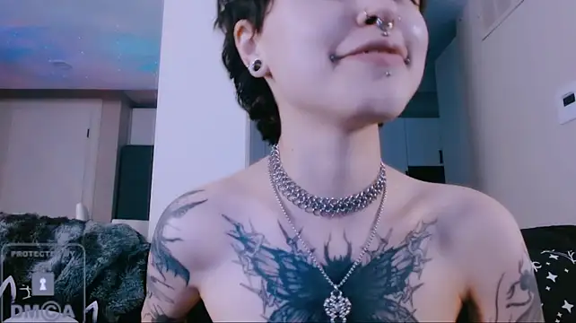 NaughtyLittleFox stripchat live cam model