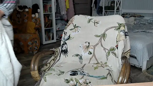 BloomingAllure stripchat live cam model