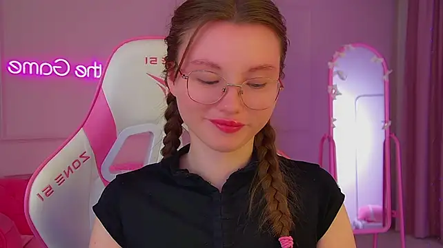 KeiraAsti stripchat live cam model