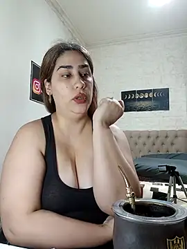 nahiarabiel33 stripchat live cam model