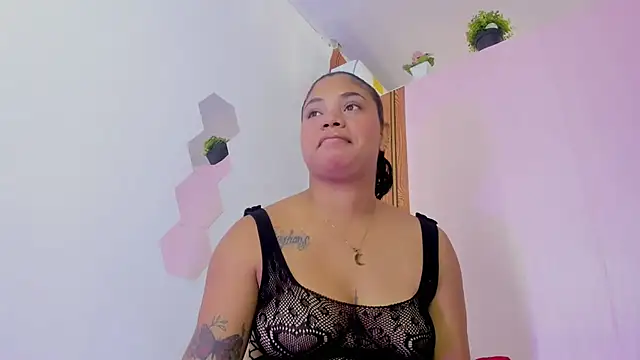 EllyBloom stripchat live cam model