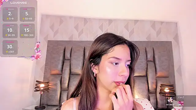 AriRose stripchat live cam model