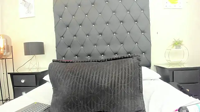 ariana_moon00 stripchat live cam model