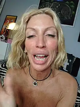 Weloveblue stripchat live cam model