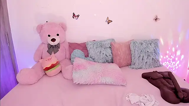 Zara_uwu_ stripchat live cam model