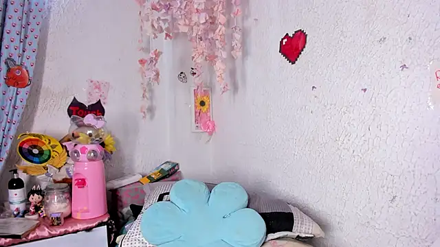 Kuutar stripchat live cam model