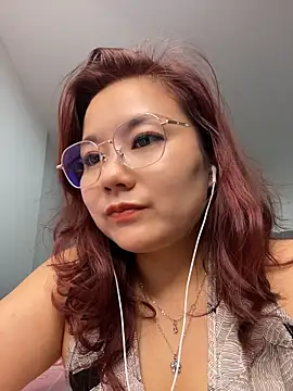 Elowen-520 stripchat live cam model