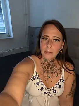 BrandiBlack stripchat live cam model