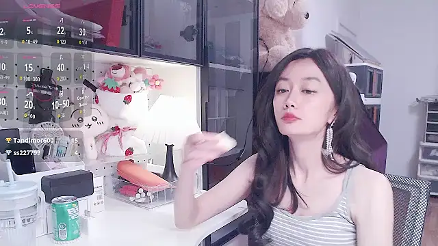 Elina-e3 stripchat live cam model