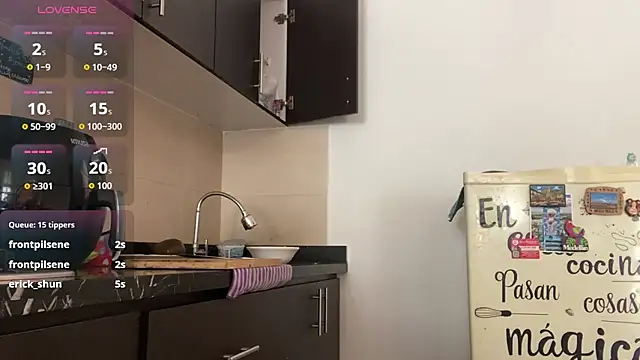 kelly_thomson stripchat live cam model