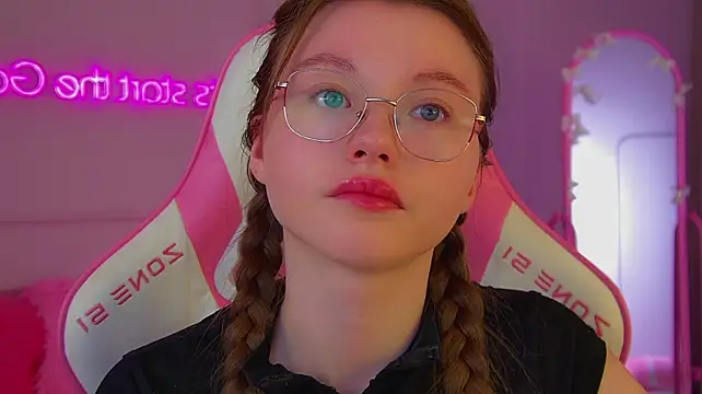 KeiraAsti stripchat live cam model