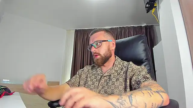 Findom_guy stripchat live cam model