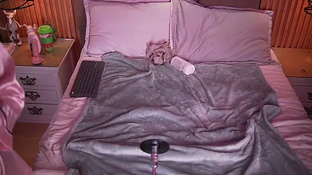 MiaTorres4 stripchat live cam model