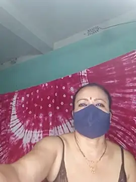MoonLusty stripchat live cam model