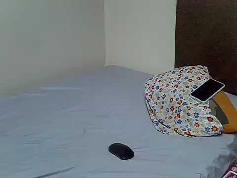 Cupshee9 stripchat live cam model