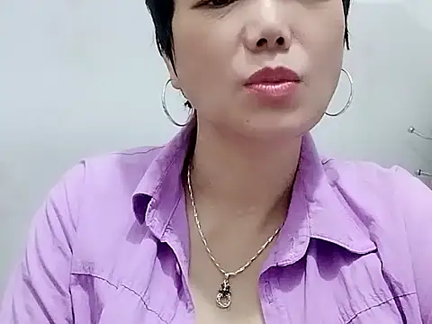 Jonesy9x stripchat live cam model