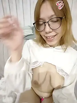 PeachyMaolin stripchat live cam model