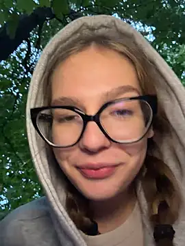 MilliWish stripchat live cam model