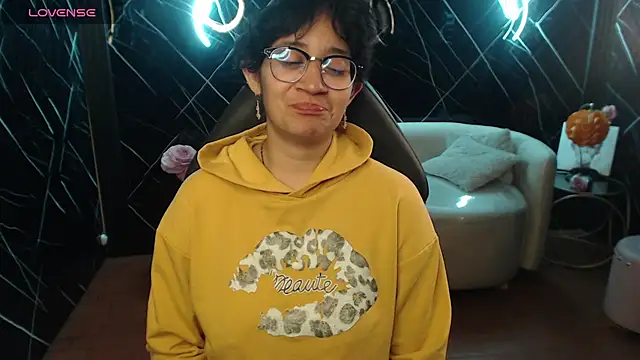 Lili_Gomez_ stripchat live cam model