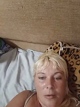 LisaWoulendy stripchat live cam model