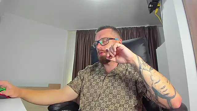 Findom_guy stripchat live cam model