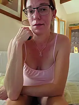 SpiceLea stripchat live cam model