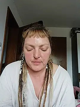LiluLiluLilu stripchat live cam model
