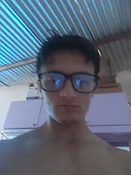 Davitfitnosuke stripchat live cam model