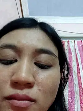 Rayya_4yy stripchat live cam model