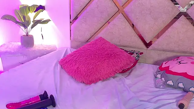 kiarasexy69 stripchat live cam model