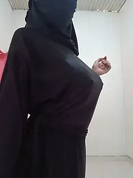 aisha-faraah stripchat live cam model