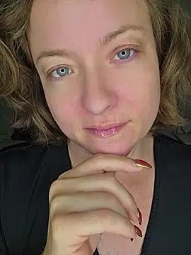 julimonroe stripchat live cam model