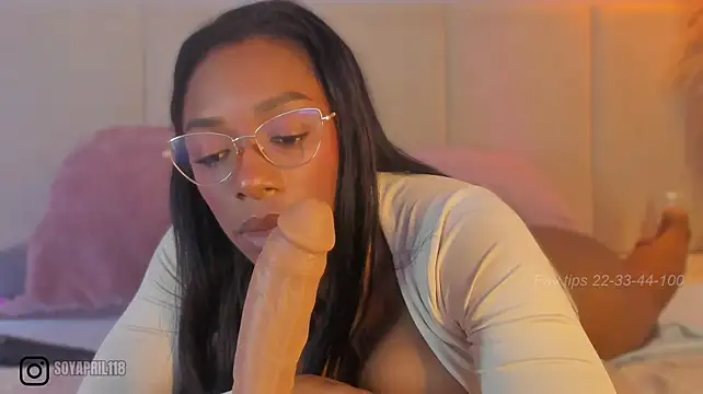 aprilebony_ stripchat live cam model
