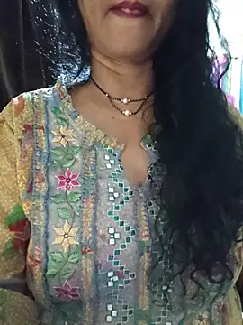 SRUTHI-8 stripchat live cam model