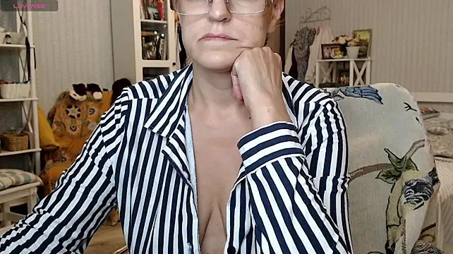 BloomingAllure stripchat live cam model