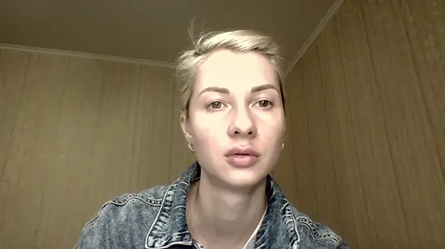 BlondieOnline_ stripchat live cam model