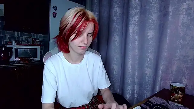 Madelaineses stripchat live cam model