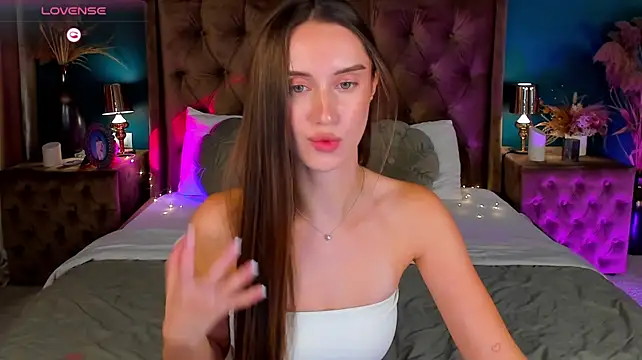 ToriSonn stripchat live cam model
