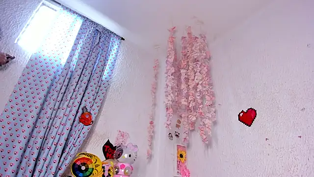 Kuutar stripchat live cam model
