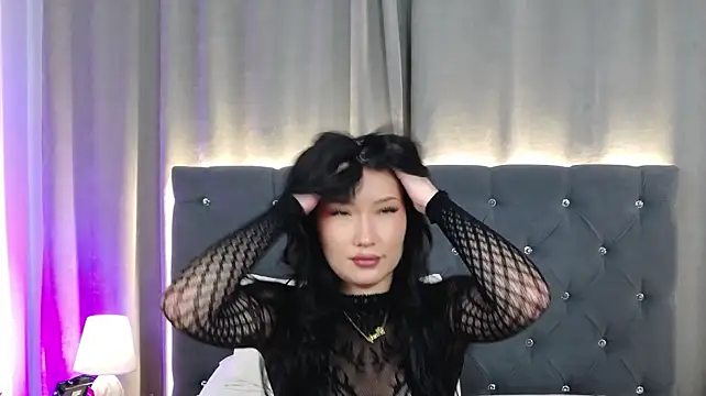 VikkyVonn stripchat live cam model