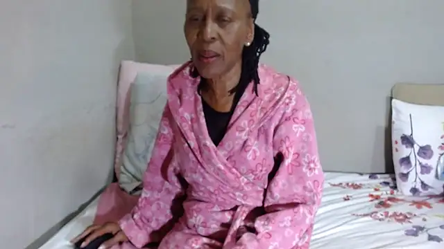Ebonysweetcougar stripchat live cam model