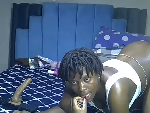 melanin_moon stripchat live cam model