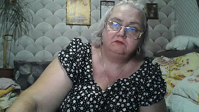 MarinaFarina53 stripchat live cam model