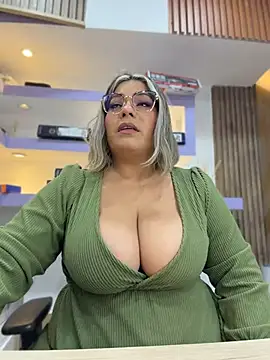 isabella_horney_ stripchat live cam model