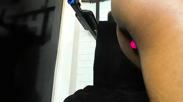 ItaloMoore stripchat live cam model